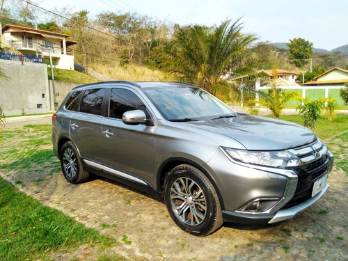 Imagem 2 de 15 de Mitsubishi Outlander 2.2 Diesel, Automática, 07 Lugares