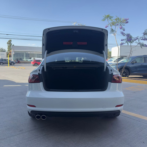 Audi A3 1.8 Sedán Ambiente At