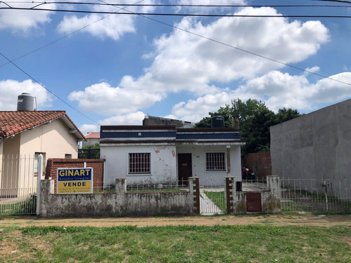 Casa 2 Dormitorios A Reciclar En Luis Guillon!