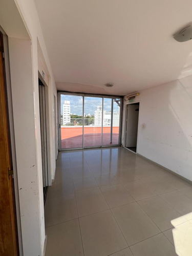 Departamento De 2 Dormitorios En Alquiler En 48 E/ 24 Y 25