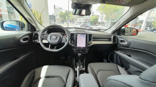 Imagen 9 de 18 de Fiat Toro Volcano
