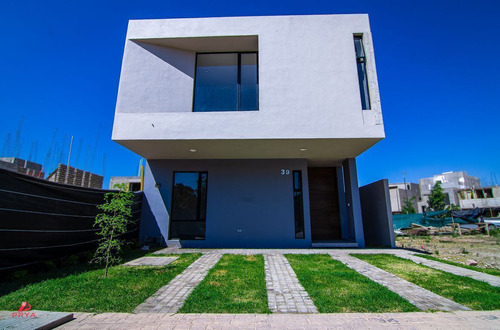 Casa En Venta En Bosques Vallarta, Zapopan, Jalisco.