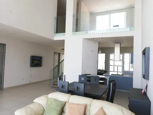 Casa Moderna Con Alberca Y Jardín, En Fraccionamiento Con Seguridad