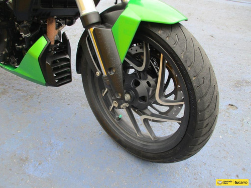 Moto Bajaj Dominar D 400