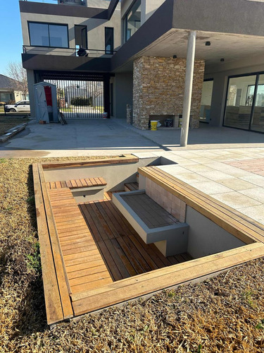 Casa En Venta - 5 Dormitorios 4 Baños - 805mts2 - Escobar