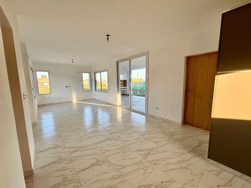 Venta Casa 2 Dormitorios Otros Barrios Con Cochera