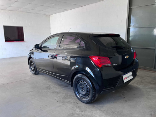 Imagen 5 de 21 de Chevrolet Onix 2018 1.4 Lt 98cv