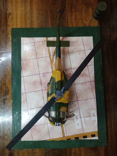 Maqueta A Armar Helicóptero Bell Uh-1 Huey Esc 1/48 Malvinas
