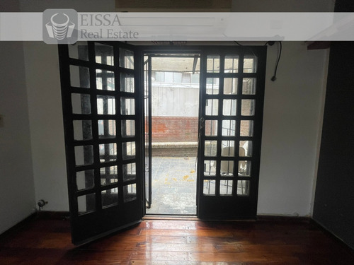 Triplex Sin Expensas A Refaccionar Frente A La Plaza Unidad Latinoamericana