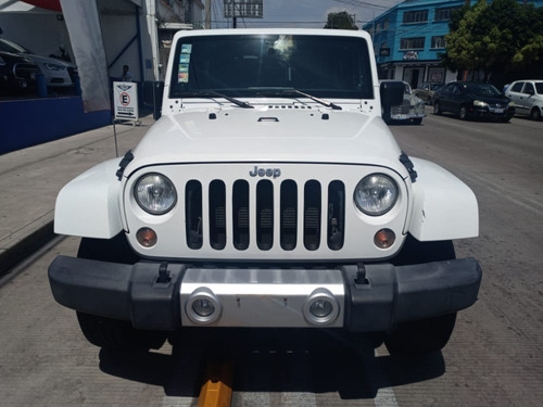 Imagen 2 de 10 de Jeep Sahara 2014