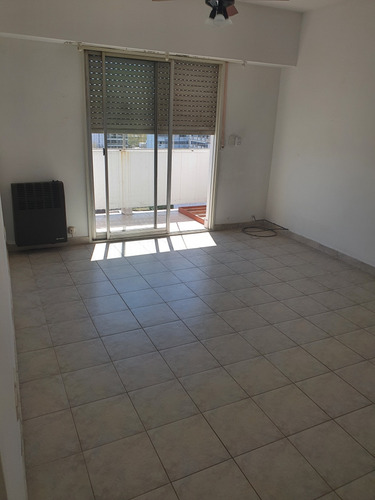 Departamento 2 Ambientes En Flores Con Renta