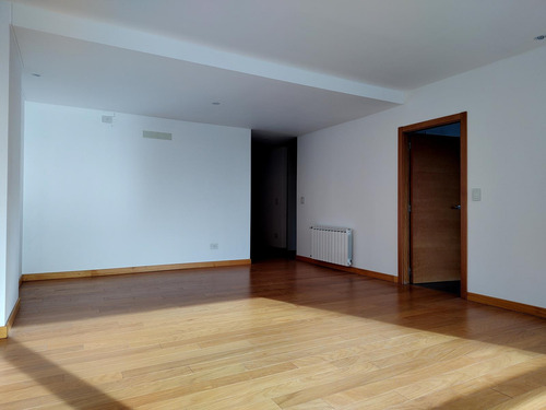 Departamento En Venta En Bariloche. Vista Al Lago. Cochera. Gimnasio Salón.