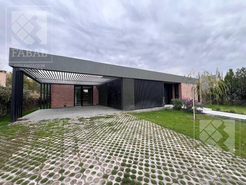 Casa Venta Barrio Privado Sauces Del Limay, 3 Dormitorios (suite), 4 Baños Y Jardín Con Pileta