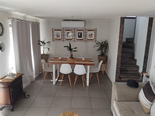 Casa En Venta De 3 Dorm. En Talca