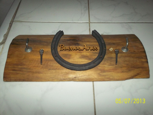 Hermoso Cuelgallaves Artesanal Con Herradura