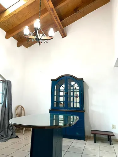 Venta De Casas En Jurica, 3 Habitaciones, De Oportunidad, Hermosa Calle.
