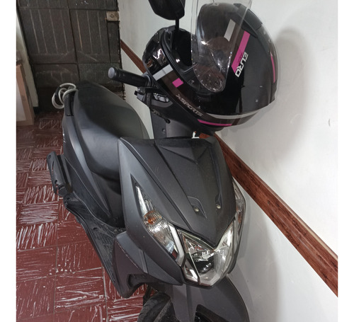 Moto Scooter Honda Gris