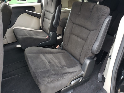 Imagen 2 de 8 de Dodge Caravan 2016 Gris