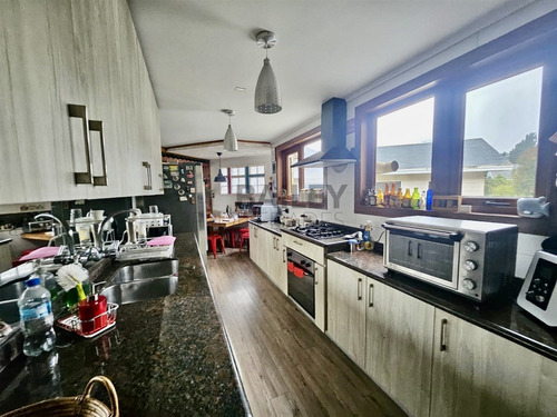 Casa En Venta De 6 Dorm. En Bosques De Montemar, Concón