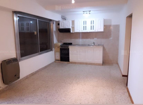 Casa Chalet En Alquiler Ubicado En Lanús Este, Lanús