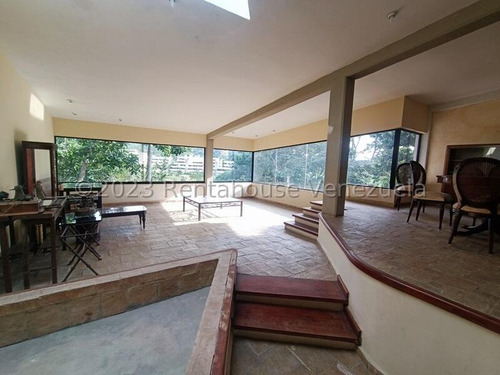 Espectacular Casa De 800 M2 De Construcción Y 1.300 M2 De Terreno, Con Vista Al Prestigioso Campo De Golf. Amplios Espacios, Todos Con Vista Al Campo De Golf, Muy Bien Distribuida, Jardines, Anexo