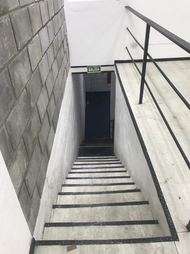 Imagen 5 de 12 de Alquiler - La Tablada - Galpon 320 M2 - Zonificacion M.i.
