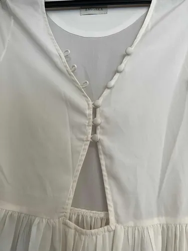 Vestido Anushka Crepe Con Agujero Arriba Del Ombligo (Usado)