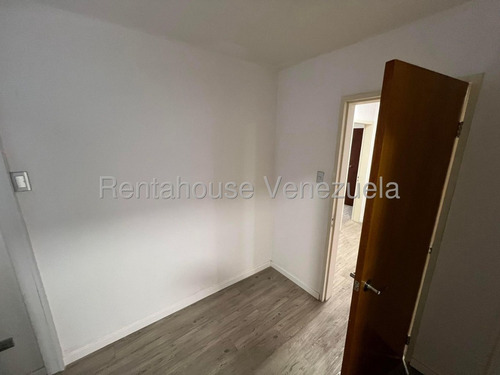Yb Se Vende Precioso Apartamento Remodelado En Los Palos Grandes #25-21737