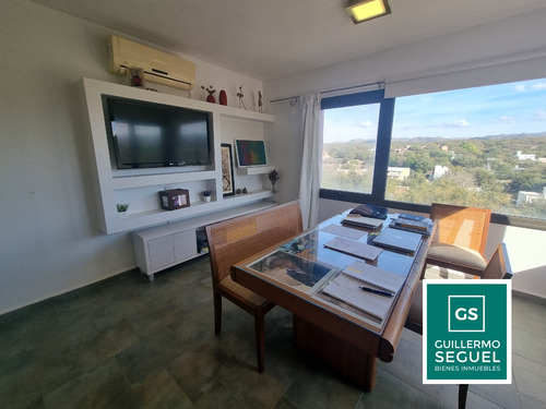Casa En Venta De 4 Dormitorios + Escritorio Con Tremenda Vista Country 4 Hojas