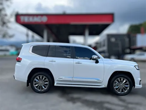 Toyota Land Cruiser 300 Vx.r