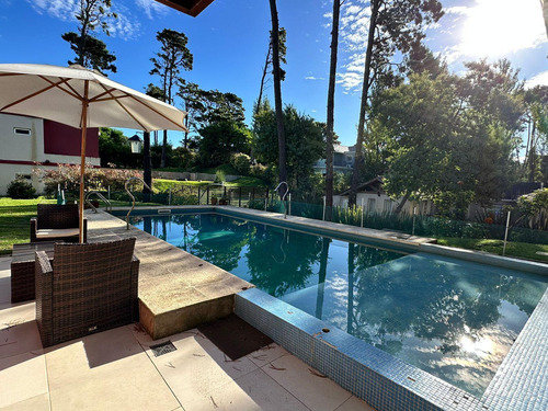 Casa En Venta - 5 Dormitorios 4 Baños - Pinamar
