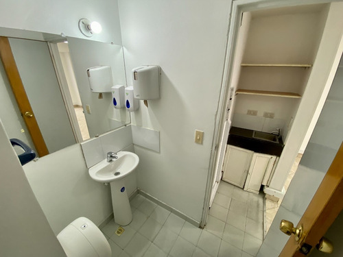 Imagen 14 de 22 de Arriendo Oficina 39m2. Chicó, Carrera 15. Piso 2, Espacio Amplio Vista Lateral, Con 1 Cupo De Parqueadero