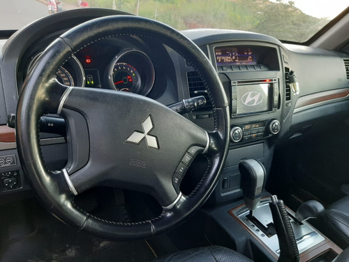 Mitsubishi Pajero Full