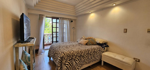 Casa Estilo Chalet 5 Ambientes Con Quincho, Pileta Y Cochera En Palomar