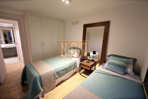 Departamento En Punta Del Este, Torre Cuenta Con Todos Los Servicios.es Un Proyecto Unico E Irrepetible Se Escucha Oferta Y Modo Mas Comodo Para Ud En Financiacion Promo!!!!- Ref: 25474