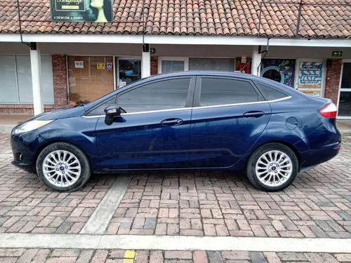Ford Fiesta Titanium 1.6cc MT AA