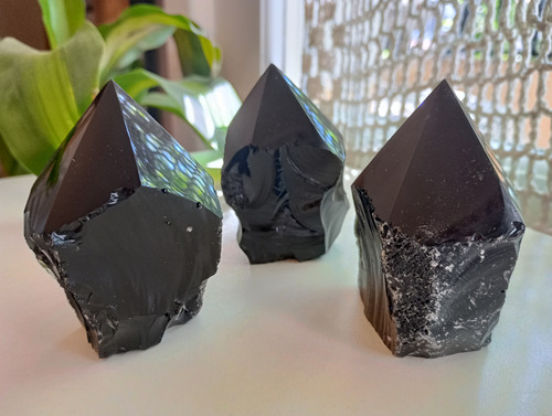 Pico Obsidiana México. Punta Pulida Con Base Bruto. Natural.