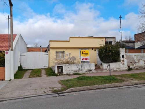Imagen 2 de 19 de Casa A Reciclar En Excelente Ubicacion