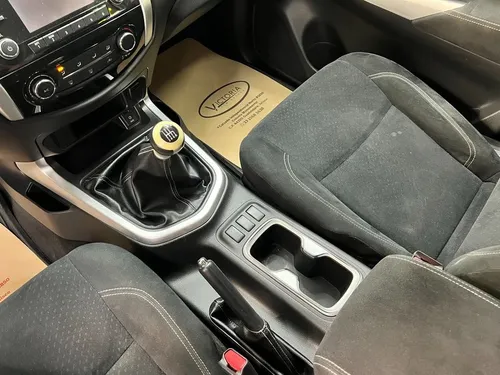 Nissan NP300 Frontier 2.5 Le Aa Mt