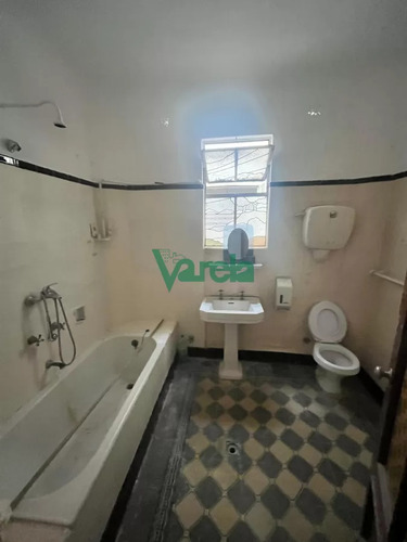 Venta Apartamento Centro De Estilo. Tres Dormitorios.