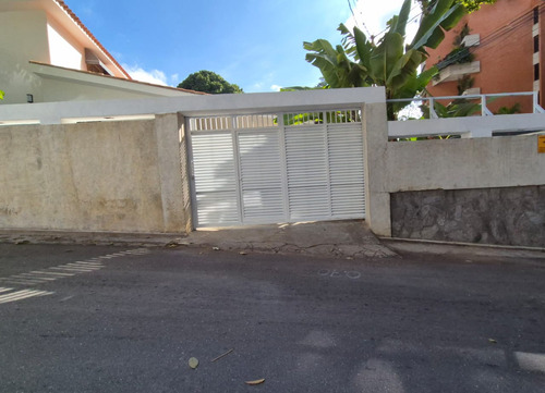 Casa En Alquiler. Los Palos Grandes. 350 Mt, 4h+s/4b+s/2e
