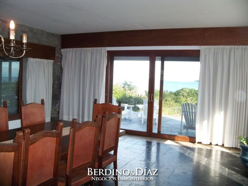 Esplendida Casa Frente Al Mar- Ref: 359