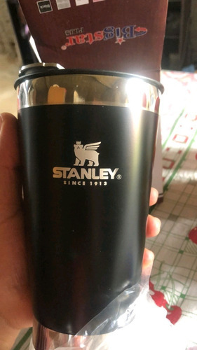 Vaso térmico para cerveza Stanley, color negro mate, 473 ml, con tapa