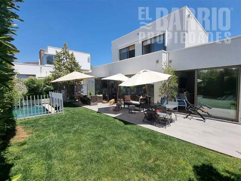 Preciosa Casa En Venta Con Piscina, Excelente Ubicación