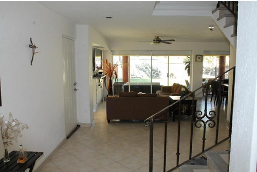 Residencia Con 4 Recámaras, Alberca En Áreas Comunes