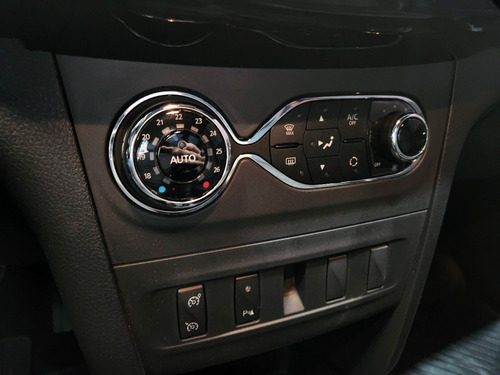 Imagen 16 de 25 de Renault Logan 1.6 16v Intense 2021