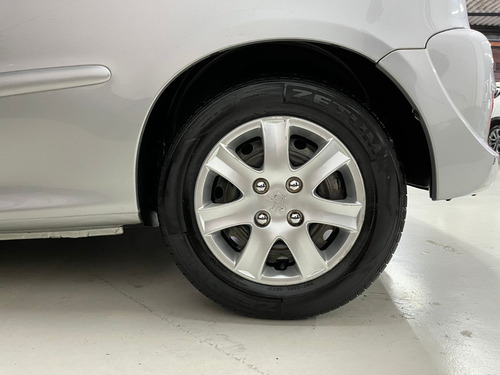 Imagem 7 de 11 de Peugeot 207 Xr 1.4 2012 2 Portas