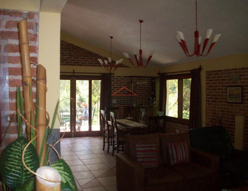 Casa En Beverly Hills, 4 Dormitorios *- Ref: 3576