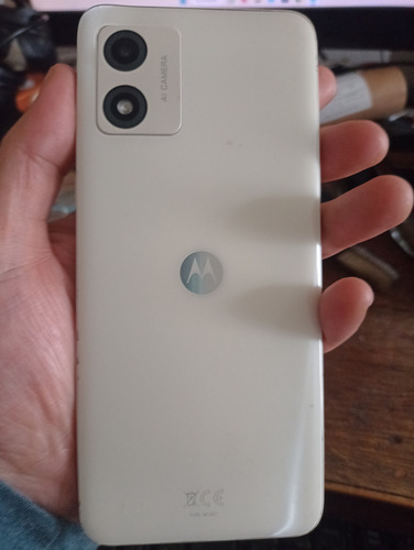 Moto E13 Crema Para Piezas O Refacciones Crema (Usado)