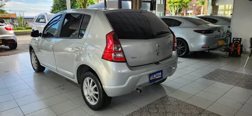 Renault Sandero 1.6 Dynamique 90 hp